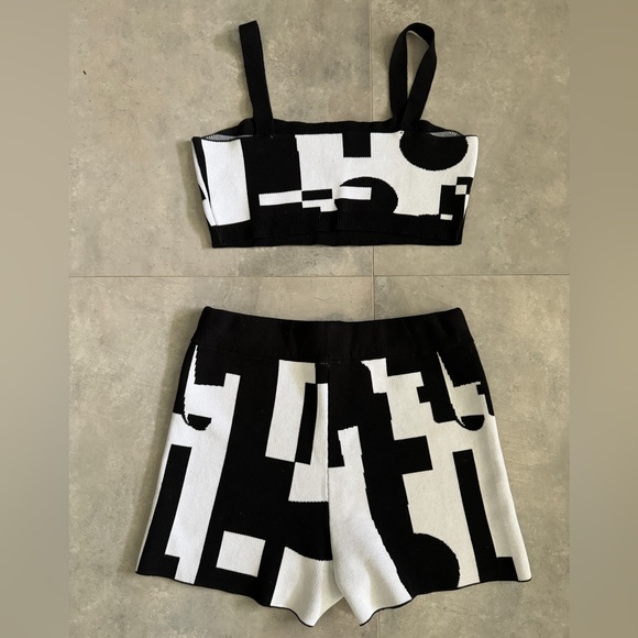 Black & White Modern Print Two Piece Set | M - Picture 3 of 3
